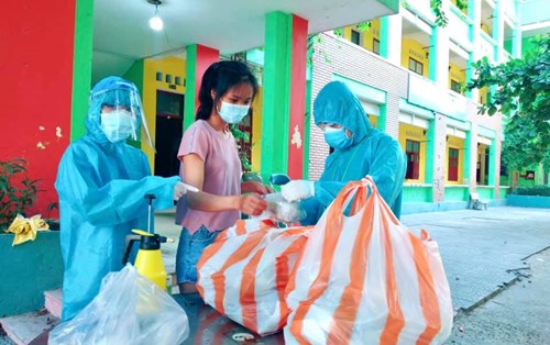 Sinh viên Đại học Đông Á hăng hái tình nguyện lên tuyến đầu