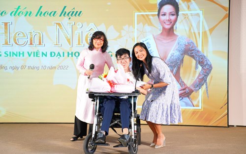 2 suất học bổng “đặc biệt” dành cho tân sinh viên nghị lực
